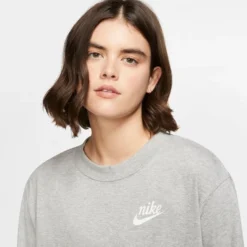 NIKE Women's Sportswear Gym Cropped Crew Top 10 NIKE Women's Sportswear Gym Cropped Crew Top -Chic Clothing Store 2064995 004 alt4